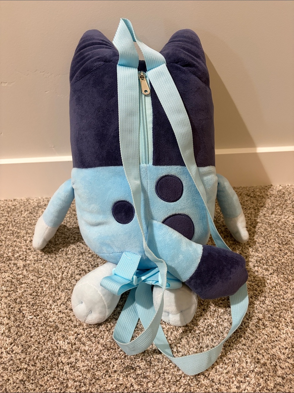 Bluey plush backpack - Picture 3 of 4